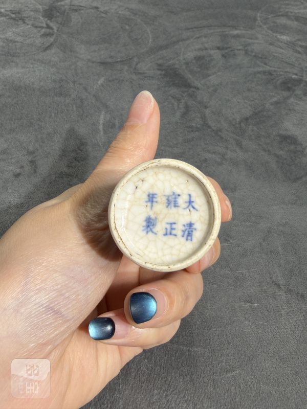 清乾隆青花浆胎三娘教子图鼻烟壶 - 图5
